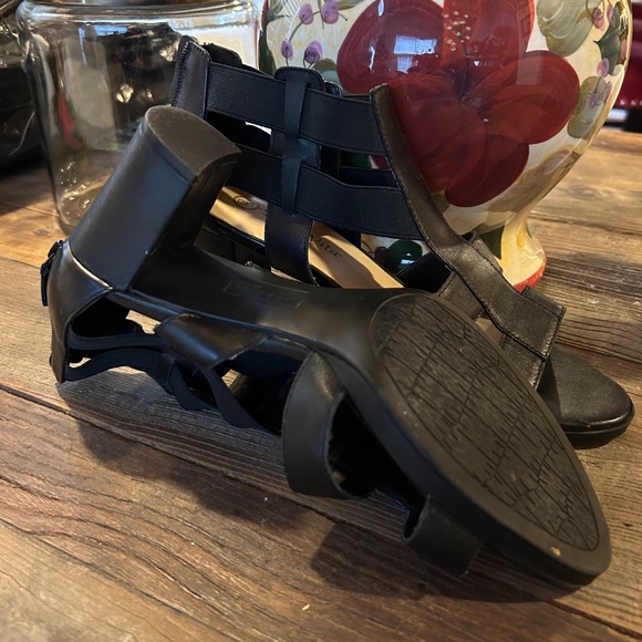 Bella Vita Sandals - Picture 4 of 4